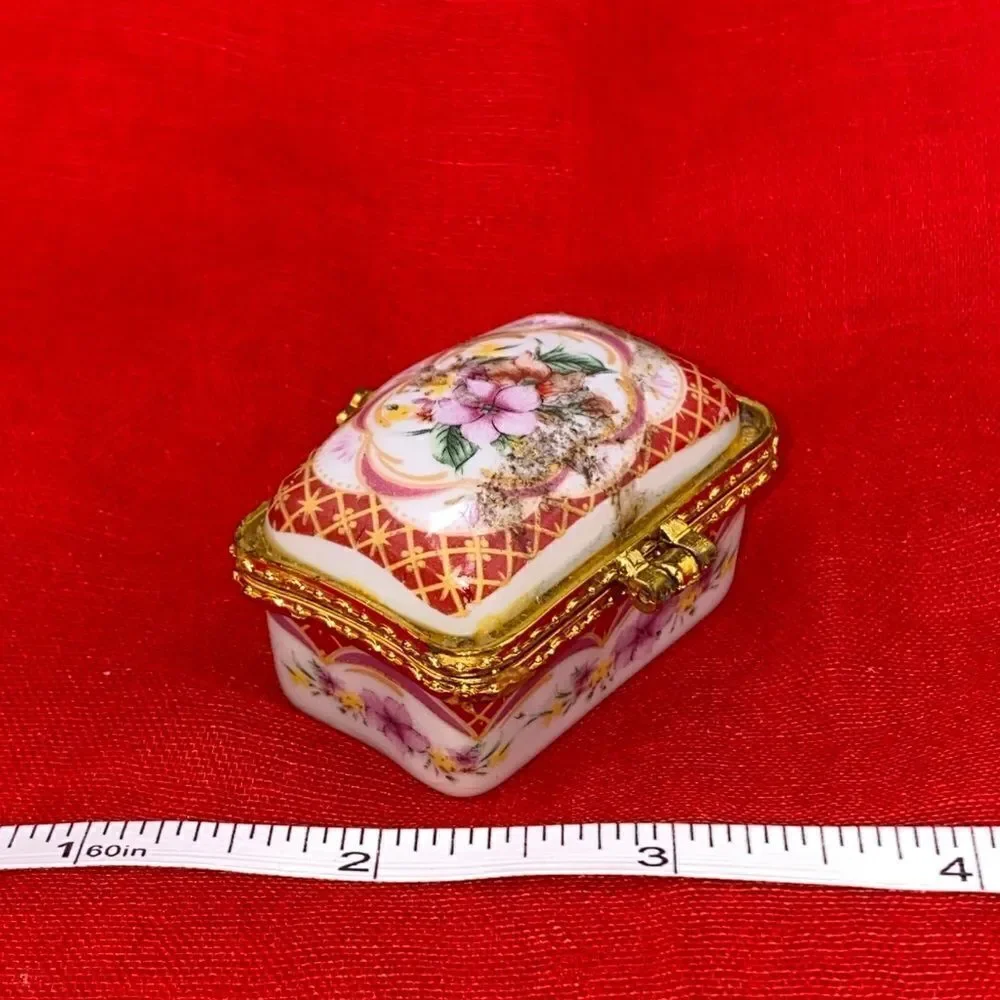 Small rectangle porcelain trinket box with no makers mark